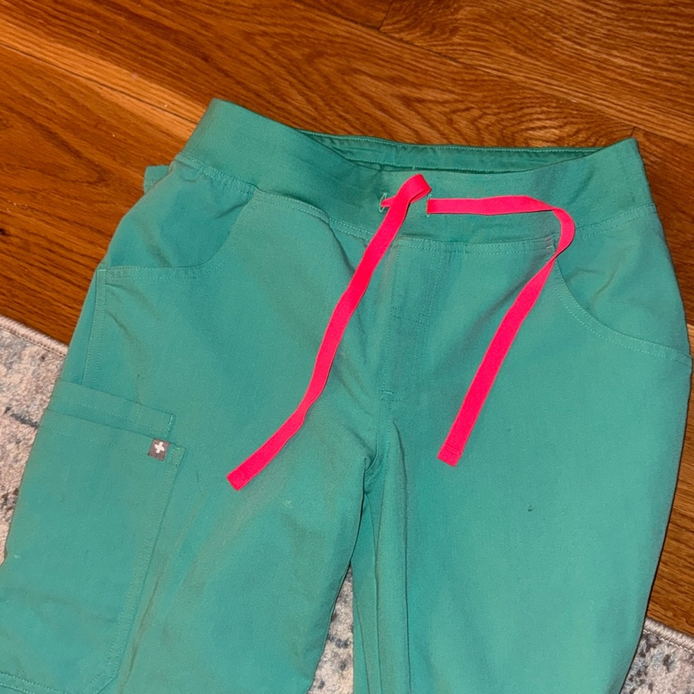 Figs surgical green straight leg cargo pants